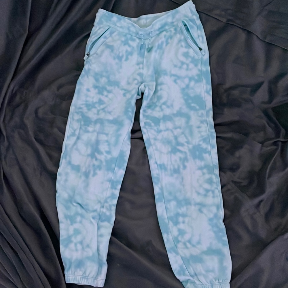 tie dye sweatpants🌊